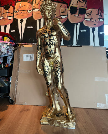 David. Statuette en or. 115 cm de hauteur
